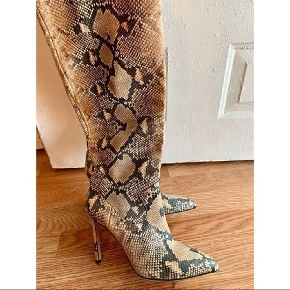 Vince Camuto Kervana Croc Embossed Knee - Picture 9 of 11
